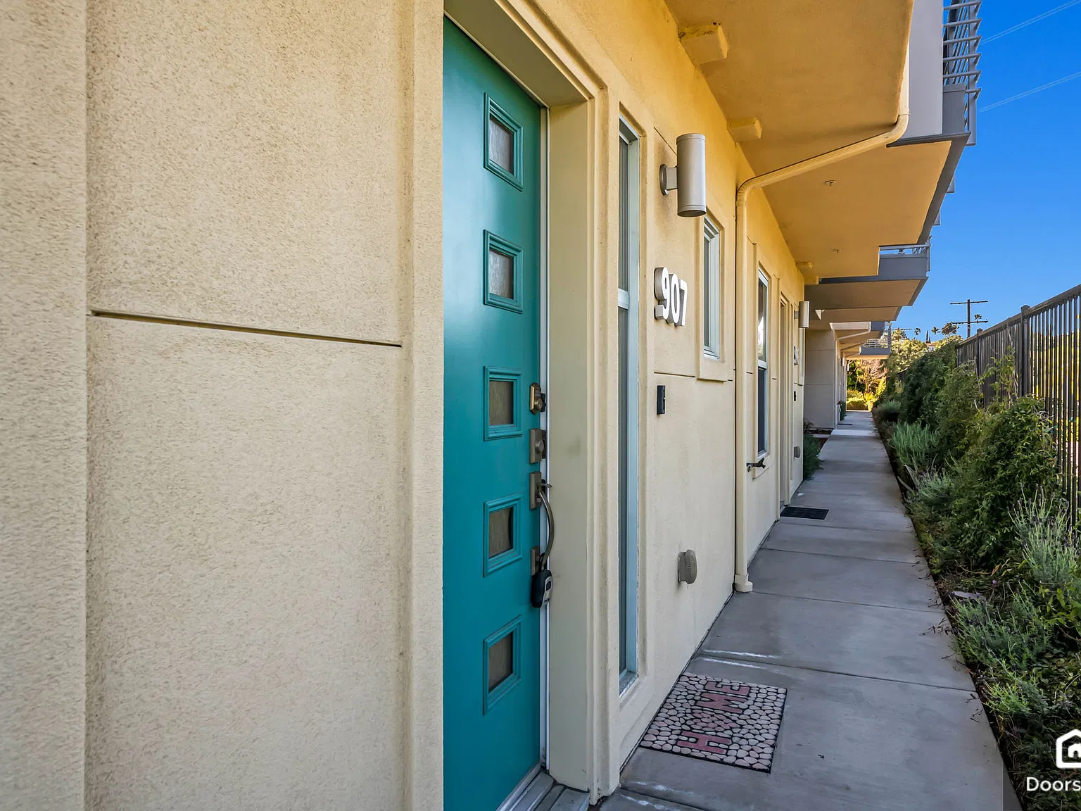 3 bed, 3.0 bath, 1661 sqft, $6,000 — Photo 3