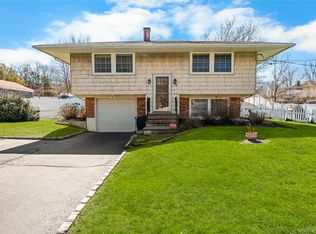 18 Lynx Lane, East Setauket, NY 11733