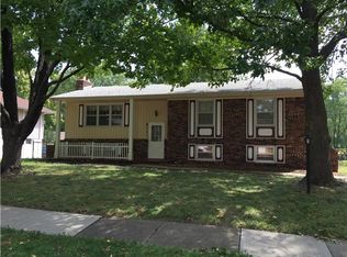 211 SW Craigmont Dr, Lees Summit, MO 64081