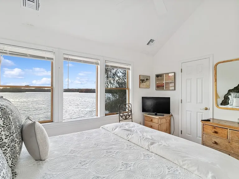 102 Mill Pond Ln — Photo 17
