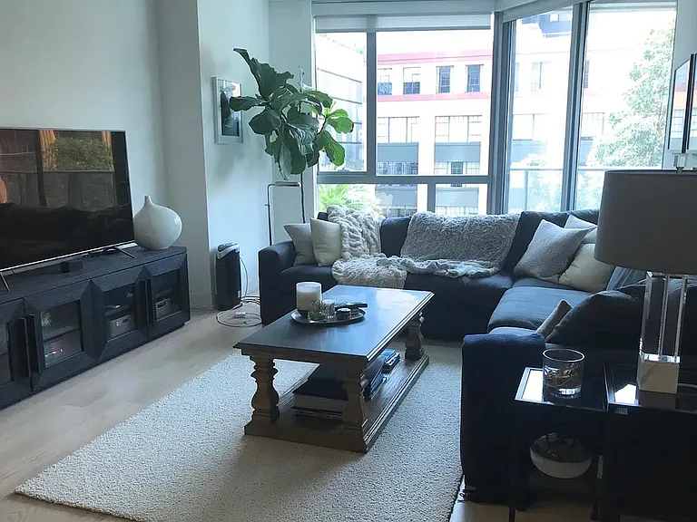 333 Beale St #5J — Photo 2