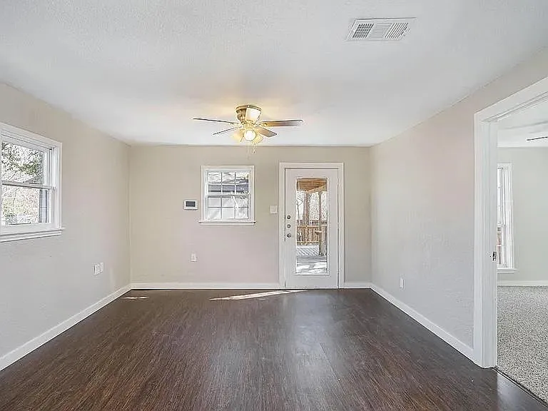 1213 Meadow Park Dr — Photo 5