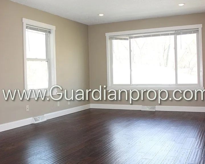 2516 W 98th St — Photo 11