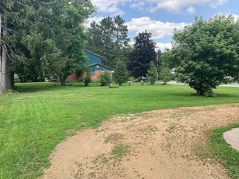504 Freiburger Ave — Photo 6