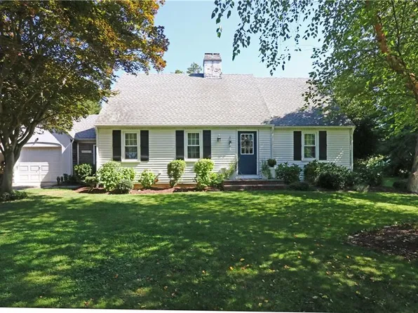 5 North Dr, Middletown, RI 02842