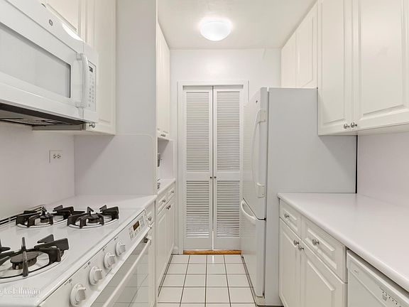 4th image of 1296 3rd Ave #12G