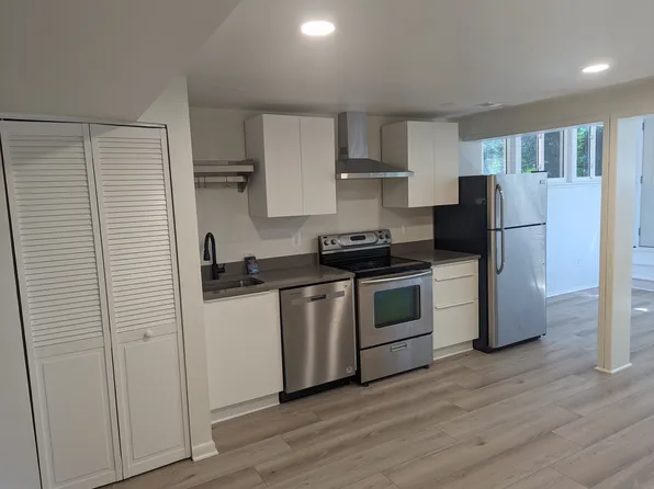 8619 Camden St, Alexandria, VA 22308