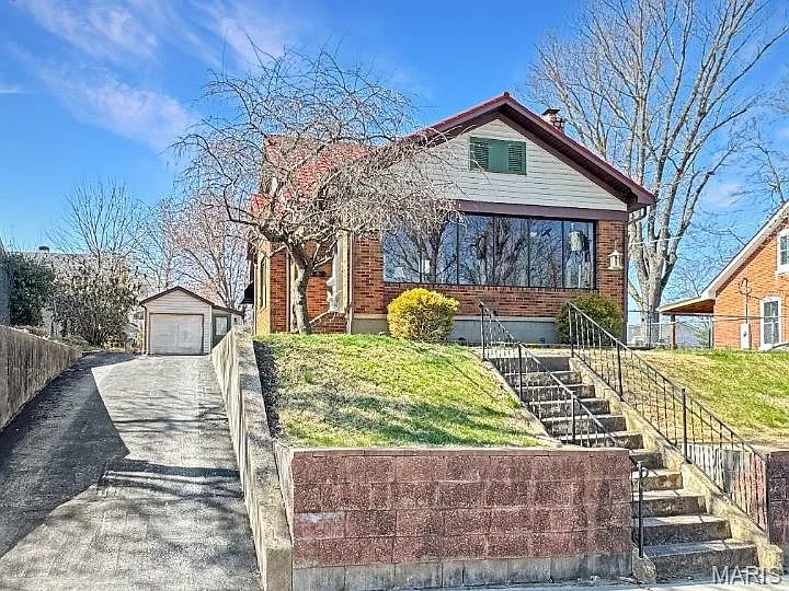 210 E Main St photo 1