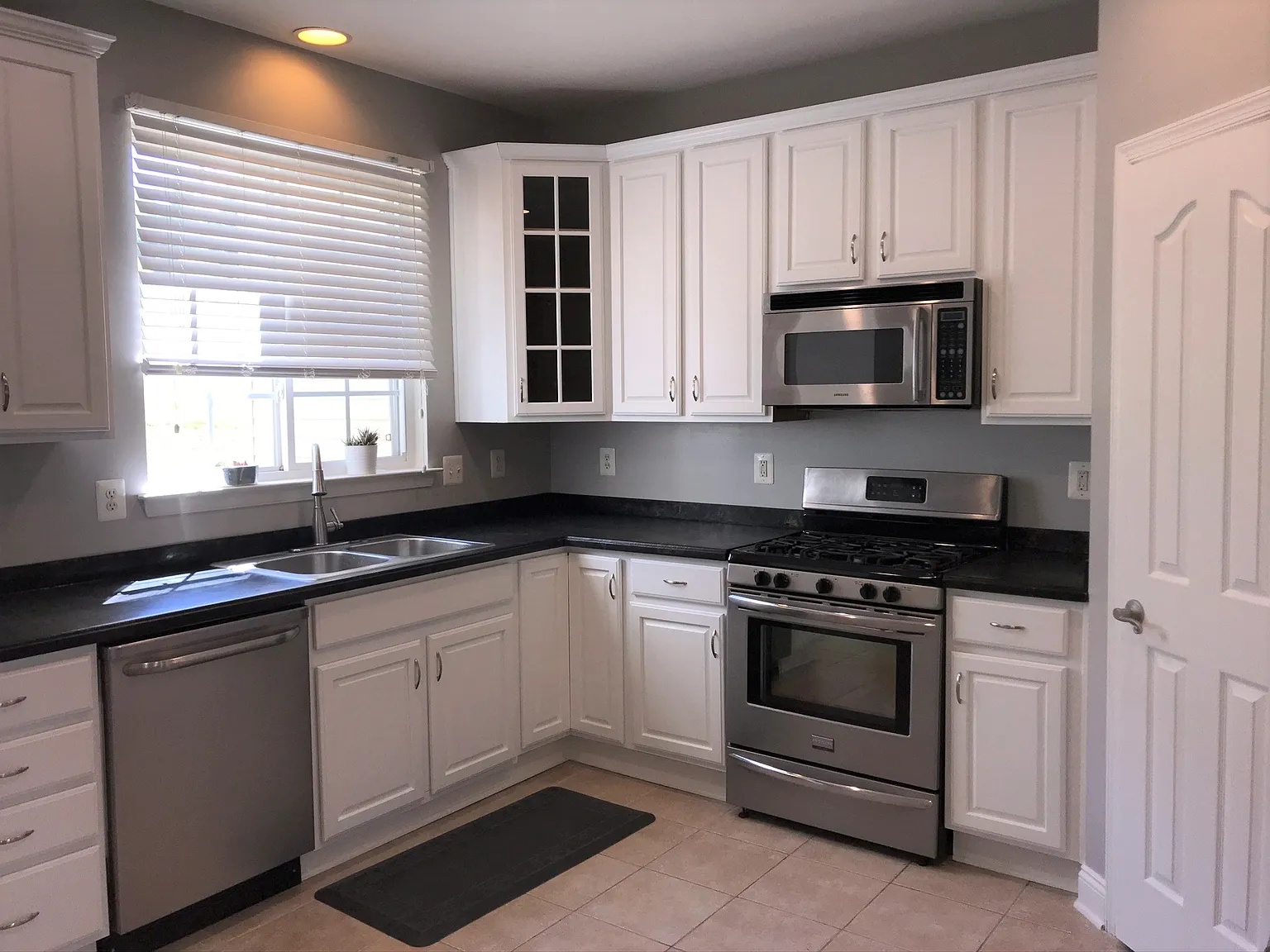 3 bed, 2.5 bath, 1500 sqft, $2,500 — Photo 4