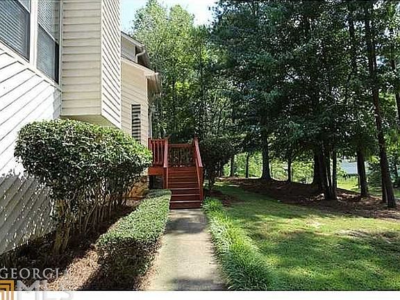 3rd image of 510 Honeysuckle Ln