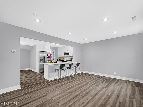 5th image of 440 Victoria Cir