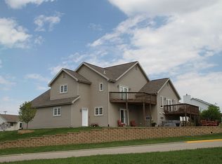 198 Victoria Ct, Barneveld, WI 53507