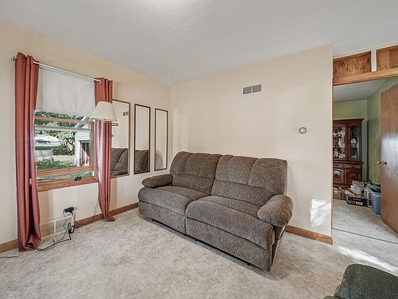 5th image of 406 E Birch Street