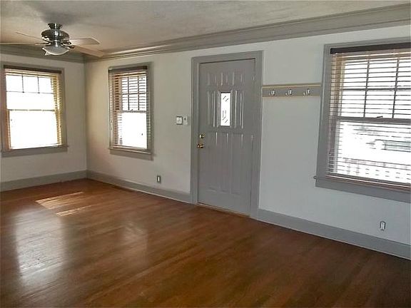 4th image of 415 N Lawn Ave