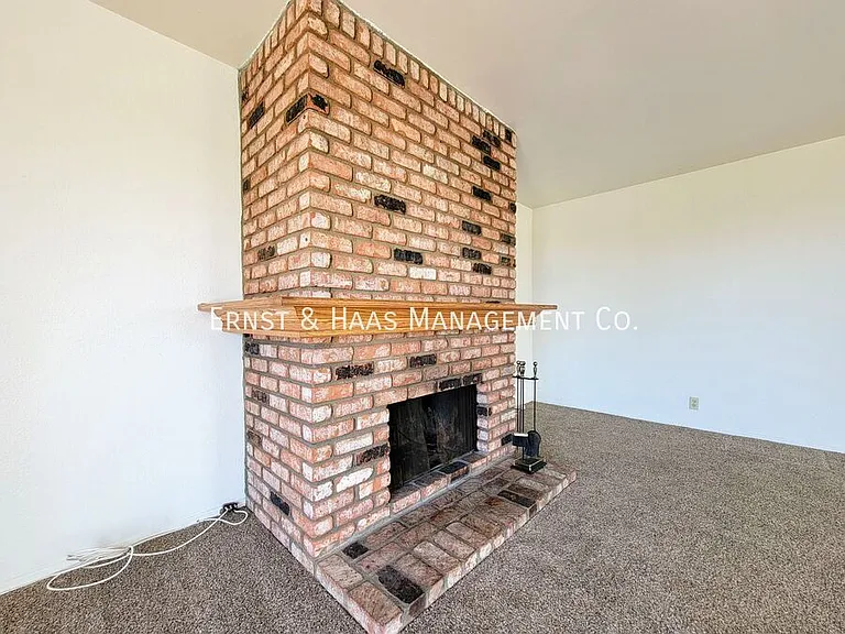2755 E Hill St — Photo 15