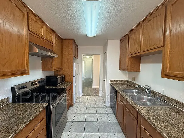 1462 Snyder St — Photo 11