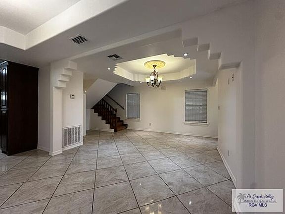 4th image of 2106 Johnson St