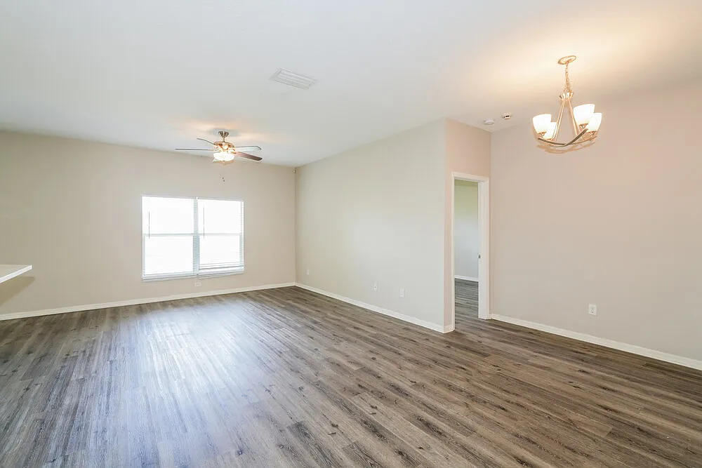 3 bed, 2.0 bath, 1510 sqft, $2,105 — Photo 4