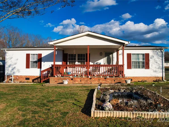 261 Mountain Meadows Dr, Bessemer City, NC 28016