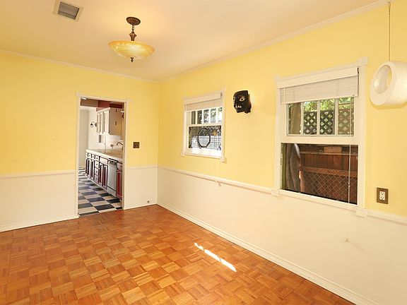 5th image of 11154 Blix St