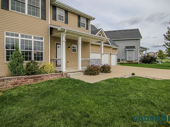 2nd image of 135 SE Hazelwood Dr