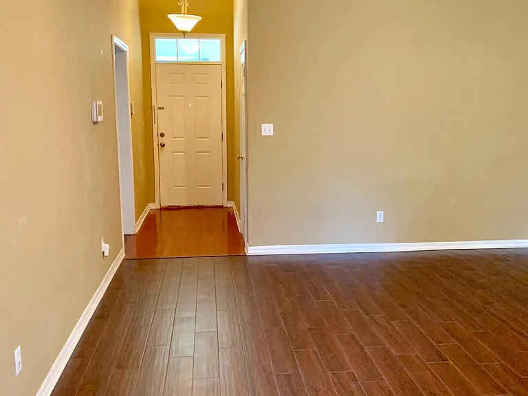 1621 Williamsburg Dr — Photo 5