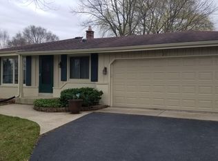 211 Chestnut Ridge Dr, Hartland, WI 53029