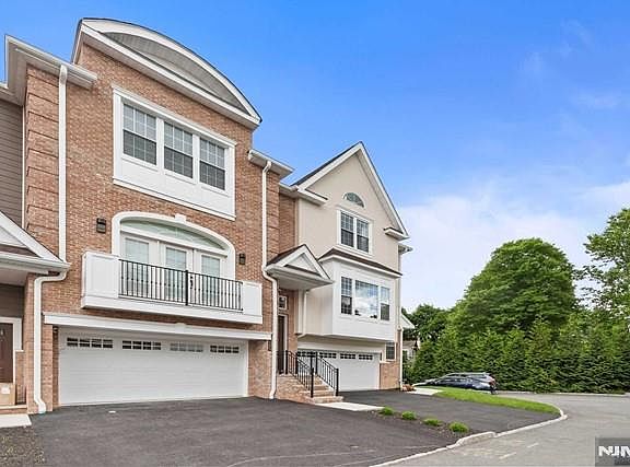2nd image of 105 Brandon Ct