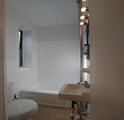 Rented by Moss Realty Company | media 7