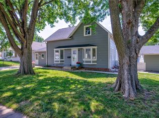 313 E 3rd St, Pella, IA 50219