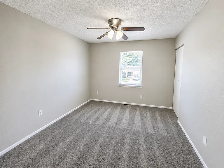 403 NE Westwind Dr #B — Photo 7