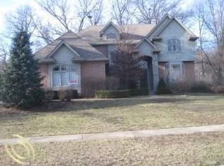 1884 Magnolia Dr, Commerce Township, MI 48390