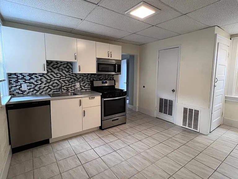 2310 Arlington Ave #2 — Photo 2