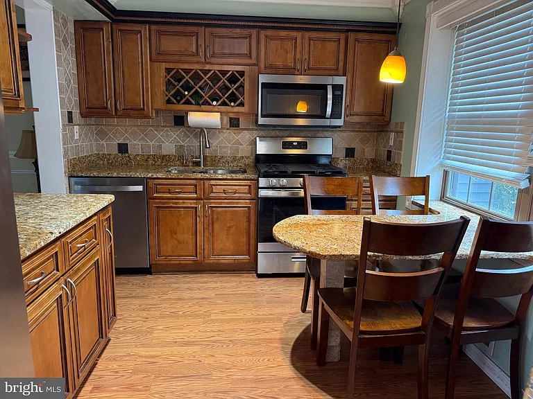 1003 Mulberry Ct — Photo 2