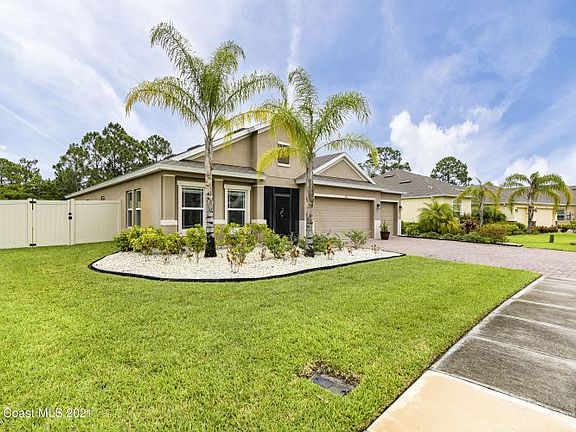 3rd image of 525 Stonebriar Dr SE
