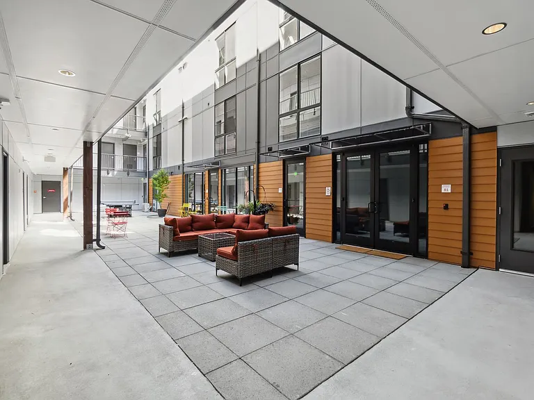 Divine Court Apartments — Photo 15