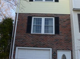 104 Roper St #A, Lowell, MA 01852