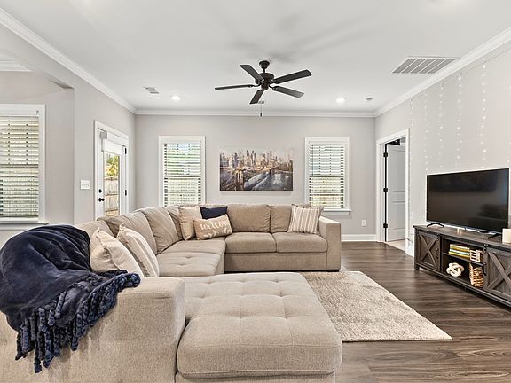 2nd image of 506 Grey Oak Cir