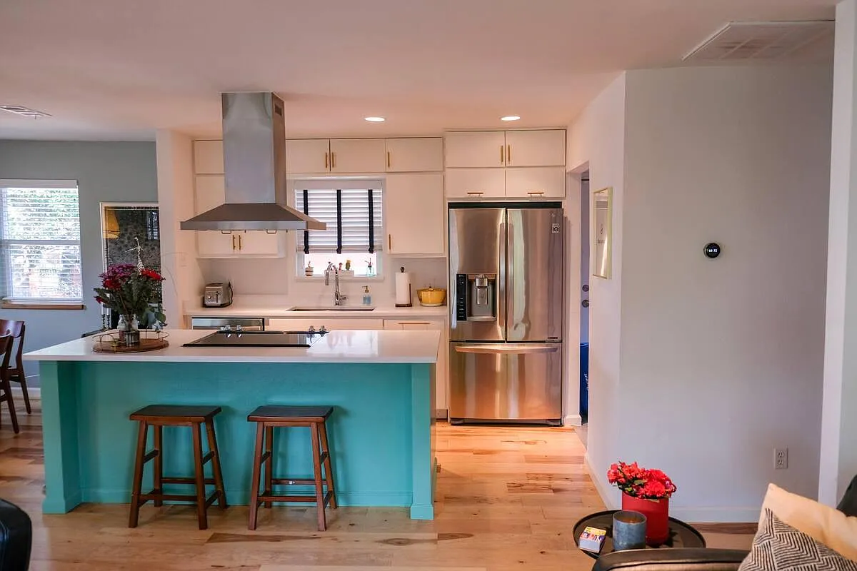 2913 Castro St — Photo 2