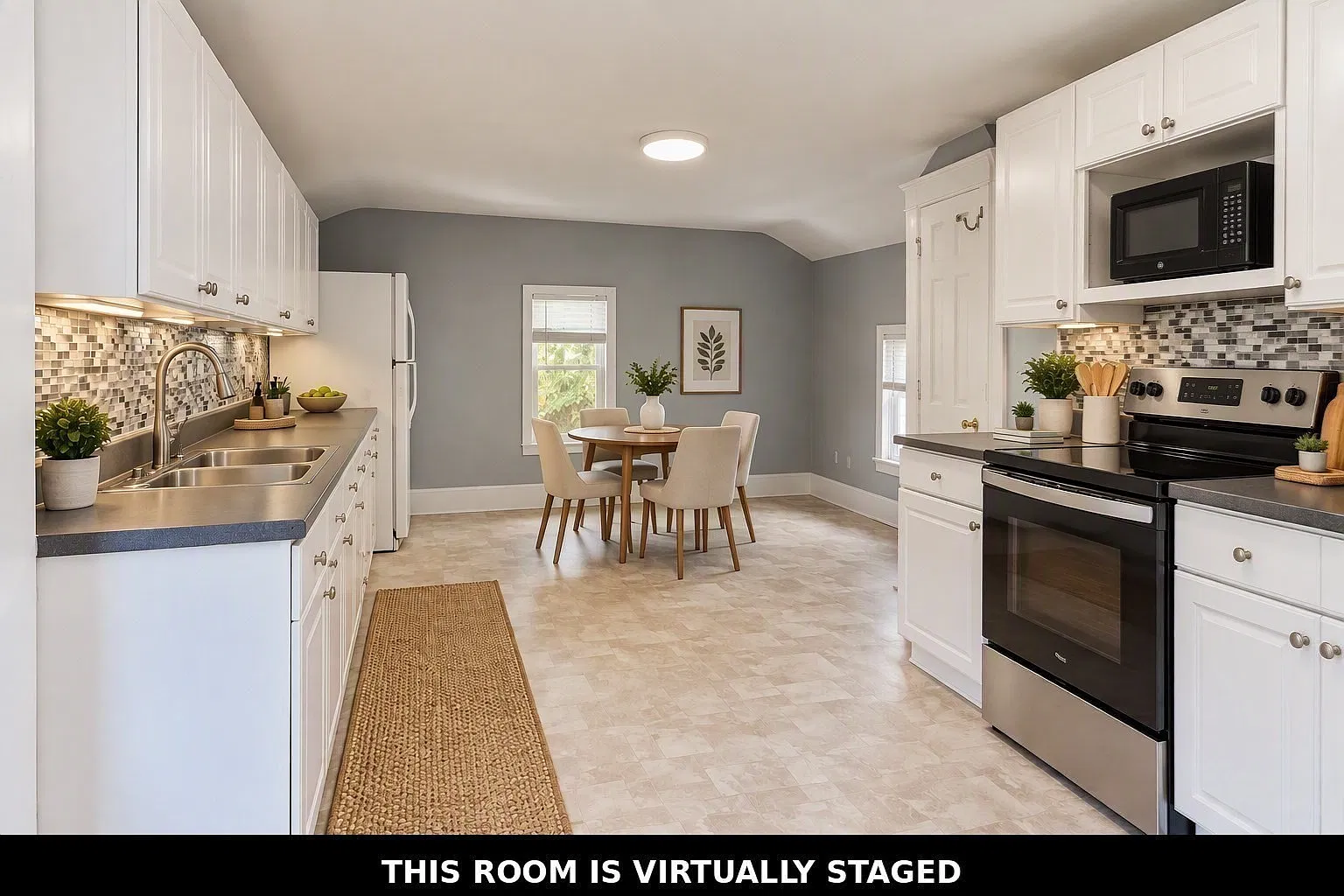 3 bed, 965 sqft, $2,400 — Photo 2