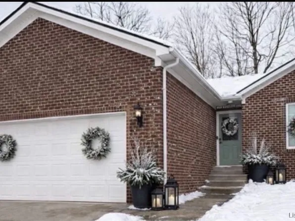 812 Twin Oaks Drive, Henryville, IN 47126