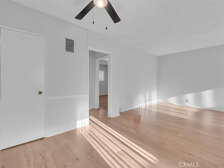 6643 De Longpre Ave #10 — Photo 16