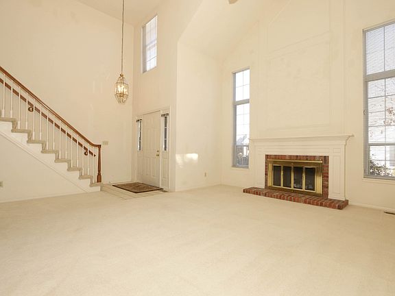 Living Room/Front Entry