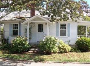 10 Hawthorne Ave, Falmouth, MA 02540