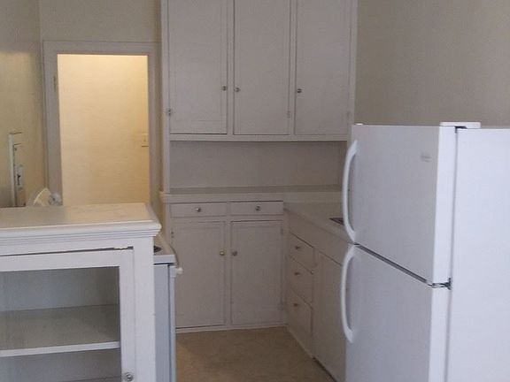 2nd image of 3201 Beaumont Ave APT 07