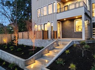 2438 3rd Ave W, Seattle, WA 98119