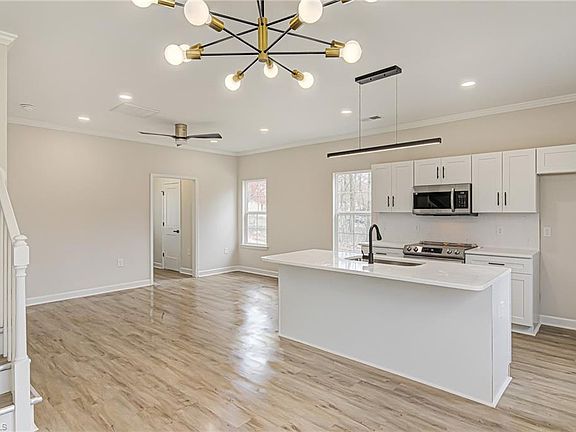4th image of 1209 Lombardy St