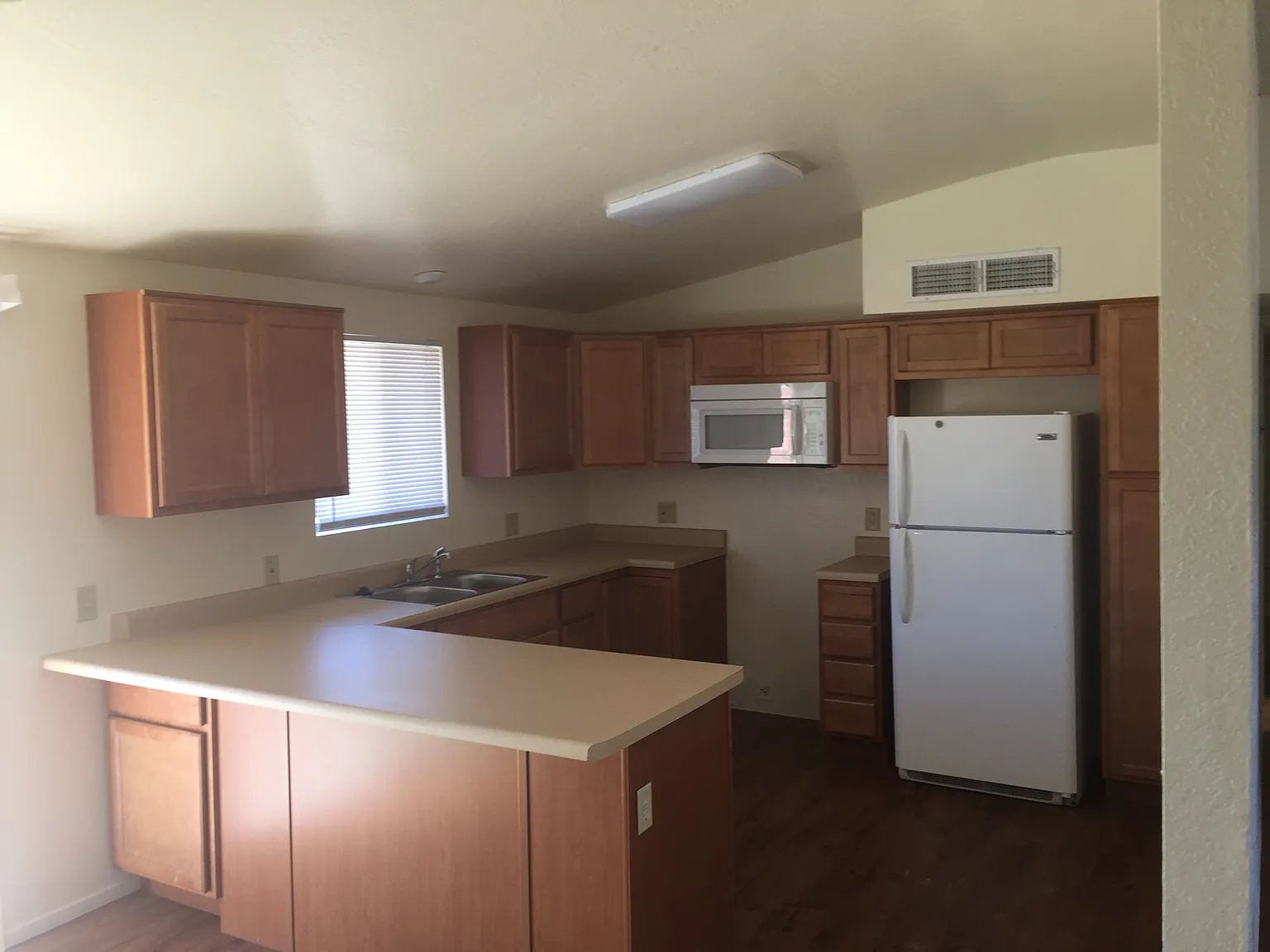 3 bed, 1331 sqft, $1,700 — Photo 2