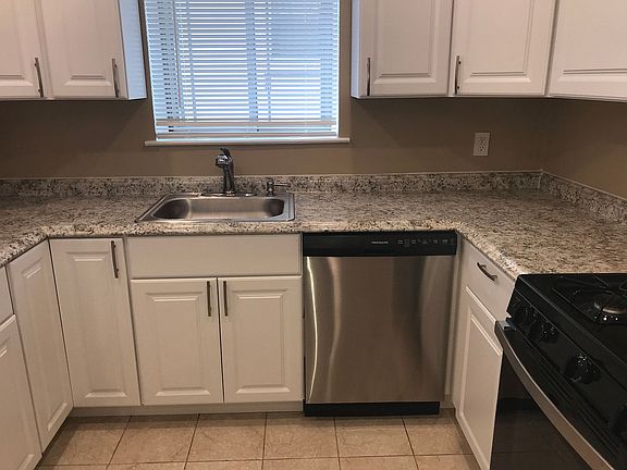 3rd image of 5840 Liebig Ave #2
