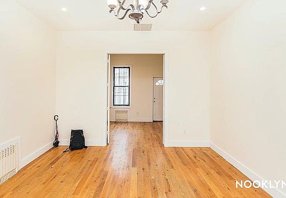 5th image of 289 Harman St APT 1R